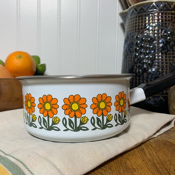 Vintage Enamelware Saucepan With Groovy Floral Print - Picture 2 of 5